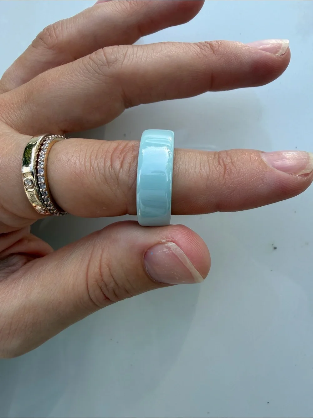 Oura Ring Gen 4 Ceramic Tide Size 8 w/ charger